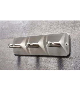 Trojitý nerezový vešiak N011